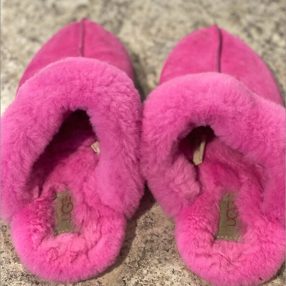 UGG - Picture 3 of 5